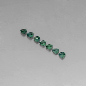 カラットの天然グリーン/レッドアレキサンドライト（3.2×3.1 mm・トリリアント）