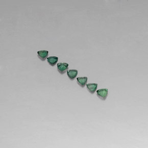 カラットの天然グリーン/レッドアレキサンドライト（3.1×3 mm・トリリアント）