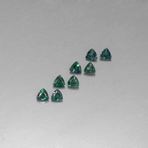 カラットの天然グリーン/レッドアレキサンドライト（3.2×3.1 mm・トリリアント）