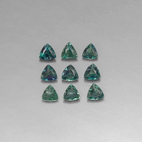 カラットの天然グリーン/レッドアレキサンドライト（3.2×3.1 mm・トリリアント）