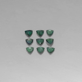 カラットの天然グリーン/レッドアレキサンドライト（3.2×3.1 mm・トリリアント）