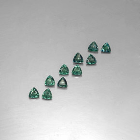 カラットの天然グリーン/レッドアレキサンドライト（3.2×3.1 mm・トリリアント）