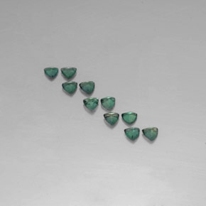 カラットの天然グリーン/レッドアレキサンドライト（3.2×3.1 mm・トリリアント）
