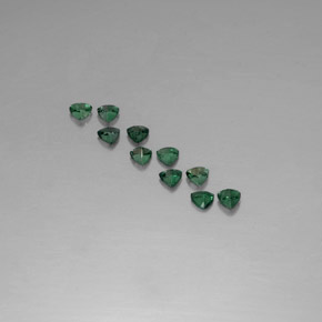 カラットの天然グリーン/レッドアレキサンドライト（3.1×3.1 mm・トリリアント）