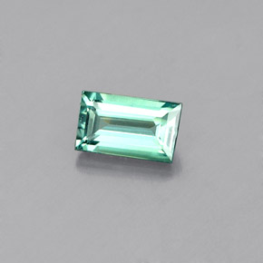 0.37カラットの天然グリーン/レッドアレキサンドライト（5.1×3 mm・バゲット）