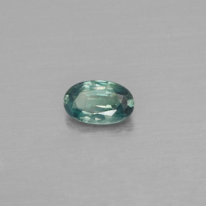 0.17カラットの天然グリーン/レッドアレキサンドライト（4.2×2.6 mm・オーバルカット）