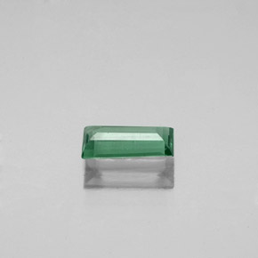 0.56カラットの天然グリーン/レッドアレキサンドライト（7.2×3.5 mm・バゲット）