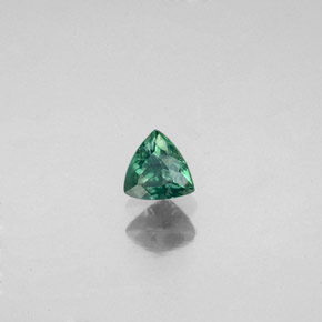 0.32カラットの天然グリーン/レッドアレキサンドライト（4.1×4.1 mm・トリリアント）