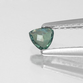 0.15カラットの天然グリーン/レッドアレキサンドライト（3.6×3.6 mm・トリリアント）