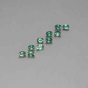 カラットの天然グリーン/レッドアレキサンドライト（3.5×2.5 mm・オーバルカット）