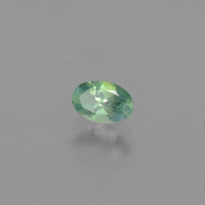 0.49カラットの天然グリーン/レッドアレキサンドライト（5.9×4 mm・オーバルカット）