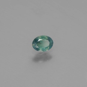0.31カラットの天然グリーン/レッドアレキサンドライト（4.7×3.6 mm・オーバルカット）