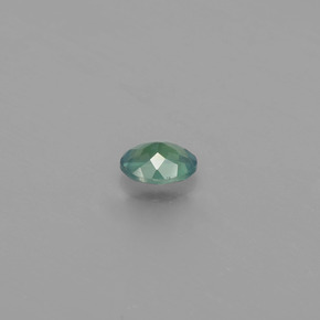 0.31カラットの天然グリーン/レッドアレキサンドライト（4.7×3.6 mm・オーバルカット）