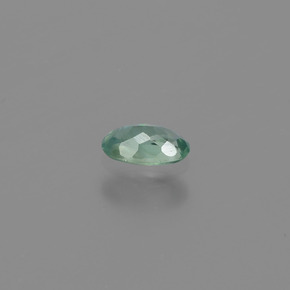 0.27カラットの天然グリーン/レッドアレキサンドライト（5.1×3.1 mm・オーバルカット）