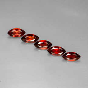カラットの天然オレンジレッドアルマンディンガーネット（10.1×5.1 mm・マーキス）