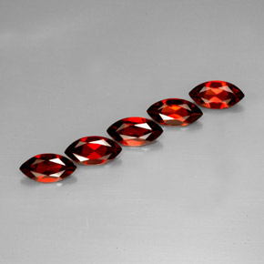 カラットの天然オレンジレッドアルマンディンガーネット（10.1×5.1 mm・マーキス）