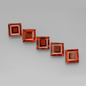 カラットの天然赤みがかったオレンジアルマンディンガーネット（4.1×4.1 mm・四角）
