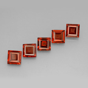 カラットの天然赤みがかったオレンジアルマンディンガーネット（4.1×4.1 mm・四角）