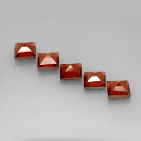 カラットの天然赤みがかったオレンジアルマンディンガーネット（4.1×4.1 mm・四角）