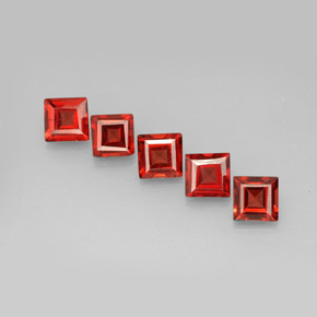 カラットの天然赤みがかったオレンジアルマンディンガーネット（4×4 mm・四角）