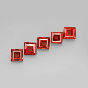 カラットの天然赤みがかったオレンジアルマンディンガーネット（4×4 mm・四角）