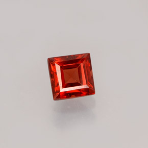 0.59カラットの天然オレンジレッドアルマンディンガーネット（4.2×4.2 mm・四角）