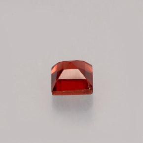 0.59カラットの天然オレンジレッドアルマンディンガーネット（4.2×4.2 mm・四角）