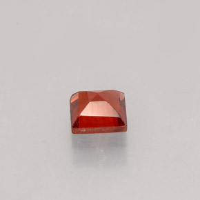 0.48カラットの天然オレンジレッドアルマンディンガーネット（4.1×4.1 mm・四角）