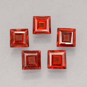 カラットの天然オレンジレッドアルマンディンガーネット（4.3×4.2 mm・四角）
