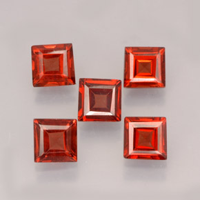 カラットの天然オレンジレッドアルマンディンガーネット（4.3×4.2 mm・四角）