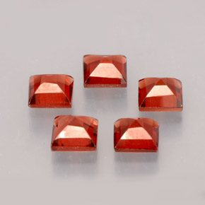カラットの天然オレンジレッドアルマンディンガーネット（4.3×4.2 mm・四角）