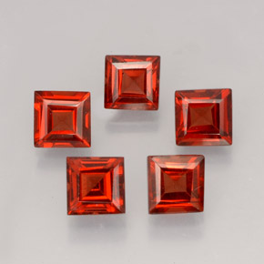 カラットの天然オレンジレッドアルマンディンガーネット（4.2×4.2 mm・四角）