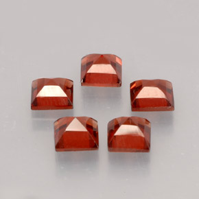 カラットの天然オレンジレッドアルマンディンガーネット（4.2×4.2 mm・四角）