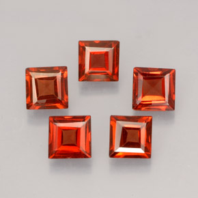 カラットの天然オレンジレッドアルマンディンガーネット（4.2×4.1 mm・四角）