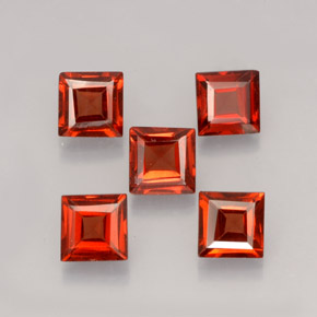 カラットの天然オレンジレッドアルマンディンガーネット（4.2×4.1 mm・四角）