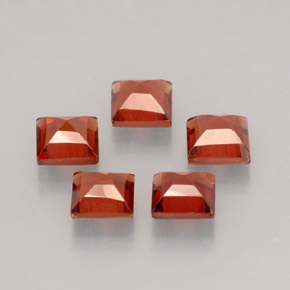 カラットの天然オレンジレッドアルマンディンガーネット（4.2×4.1 mm・四角）
