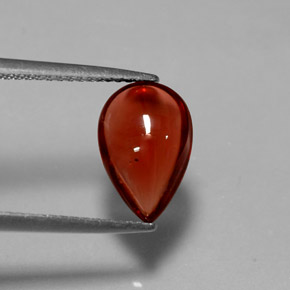 2.34カラットの天然オレンジレッドアルマンディンガーネット（11.4×7.6 mm・透明）