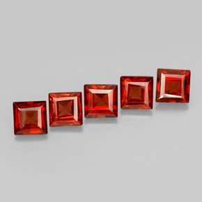 カラットの天然オレンジレッドアルマンディンガーネット（4.1×4.1 mm・四角）