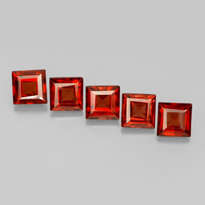 カラットの天然オレンジレッドアルマンディンガーネット（4.1×4.1 mm・四角）