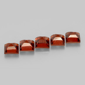 カラットの天然オレンジレッドアルマンディンガーネット（4.1×4.1 mm・四角）