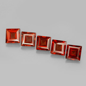 カラットの天然オレンジレッドアルマンディンガーネット（4.1×4.1 mm・四角）