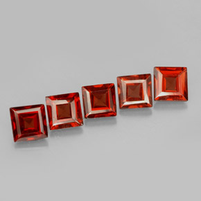 カラットの天然オレンジレッドアルマンディンガーネット（4.1×4.1 mm・四角）