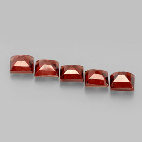 カラットの天然オレンジレッドアルマンディンガーネット（4.1×4.1 mm・四角）