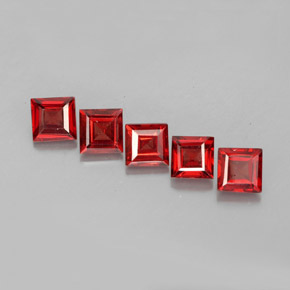 カラットの天然オレンジレッドアルマンディンガーネット（4.2×4.2 mm・四角）