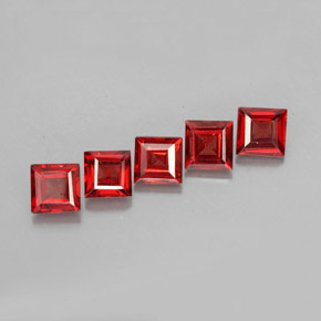 カラットの天然オレンジレッドアルマンディンガーネット（4.2×4.2 mm・四角）