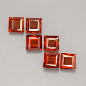 カラットの天然オレンジレッドアルマンディンガーネット（4.2×4.1 mm・四角）