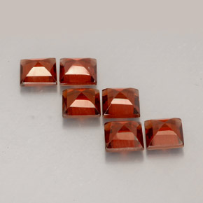 カラットの天然オレンジレッドアルマンディンガーネット（4.2×4.1 mm・四角）