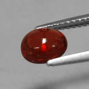 1.44カラットの天然レッドアルマンディンガーネット（6.8×5.8 mm・オーバルカット）