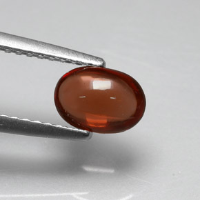 1.02カラットの天然オレンジレッドアルマンディンガーネット（7.1×5 mm・オーバルカット）