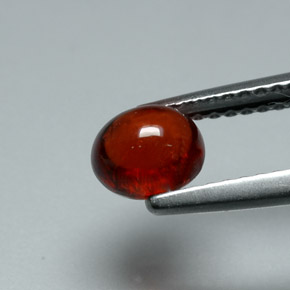 1.06カラットの天然オレンジレッドアルマンディンガーネット（5.9×4.8 mm・オーバルカット）